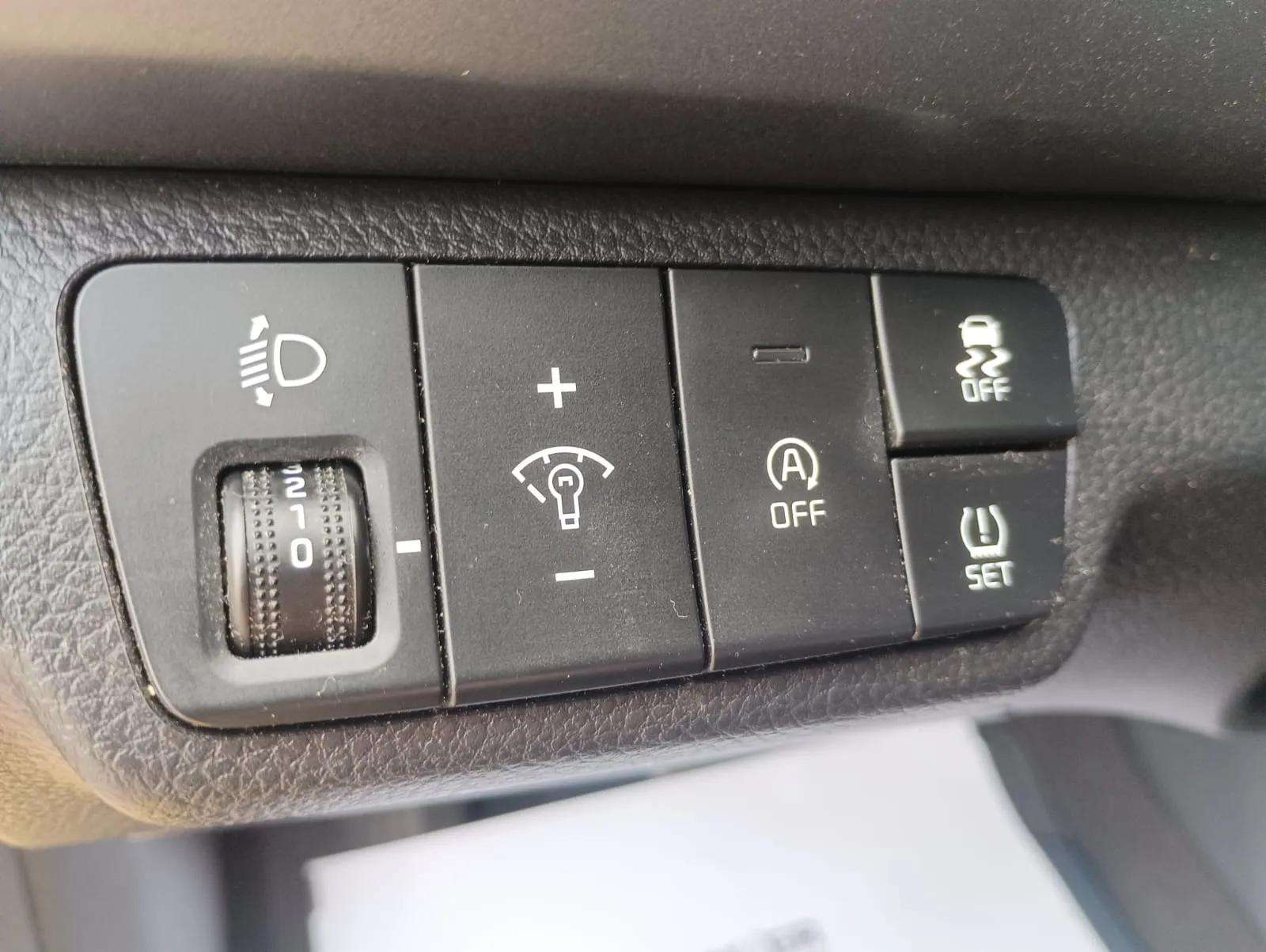 Kia Rio segunda mano, año de fabricación - 2023, color amarillo, precio 13490€ | foto-17