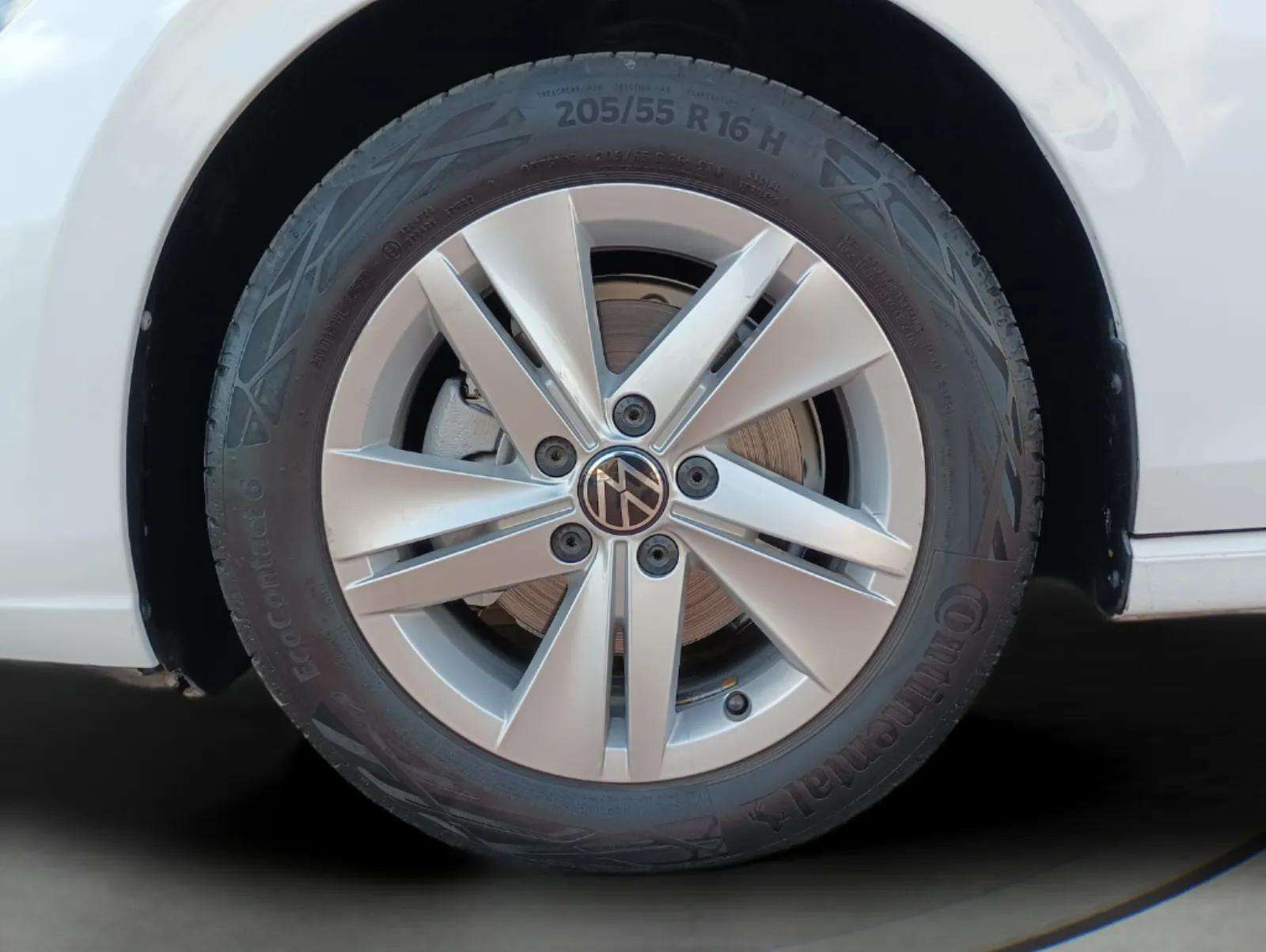 Volkswagen Golf segunda mano, año de fabricación - 2021, color blanco, precio 18990€ | foto-16
