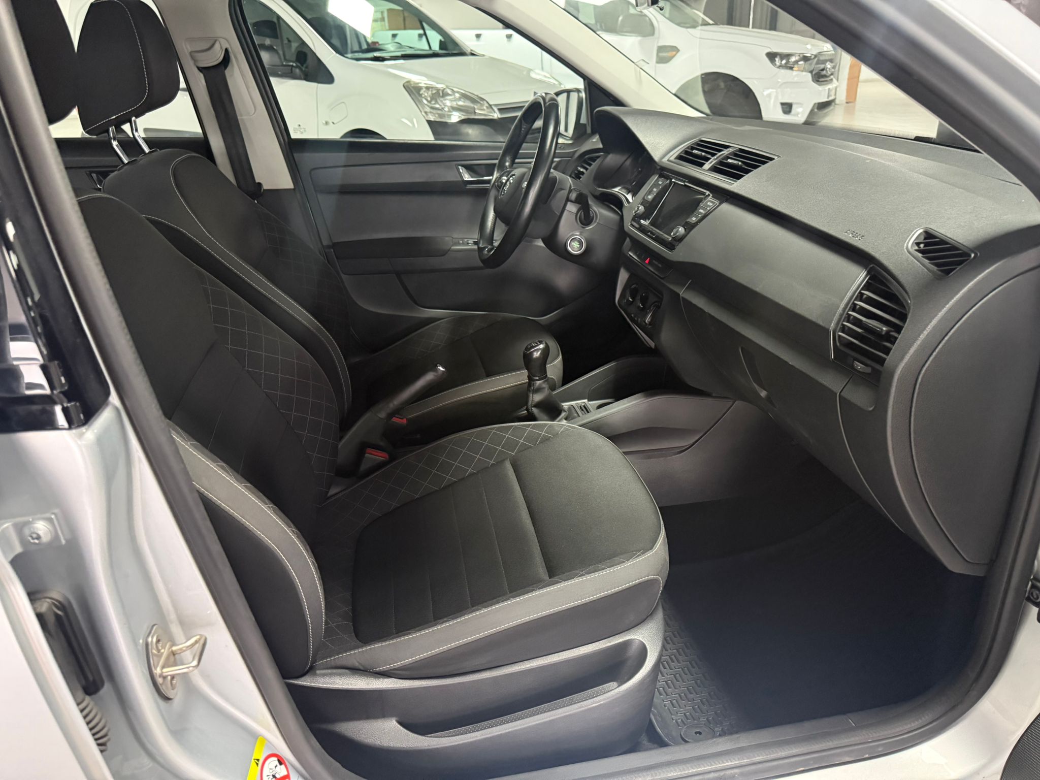Skoda Fabia segunda mano, año de fabricación - 2021, color plateado, precio 10900€ | foto-8